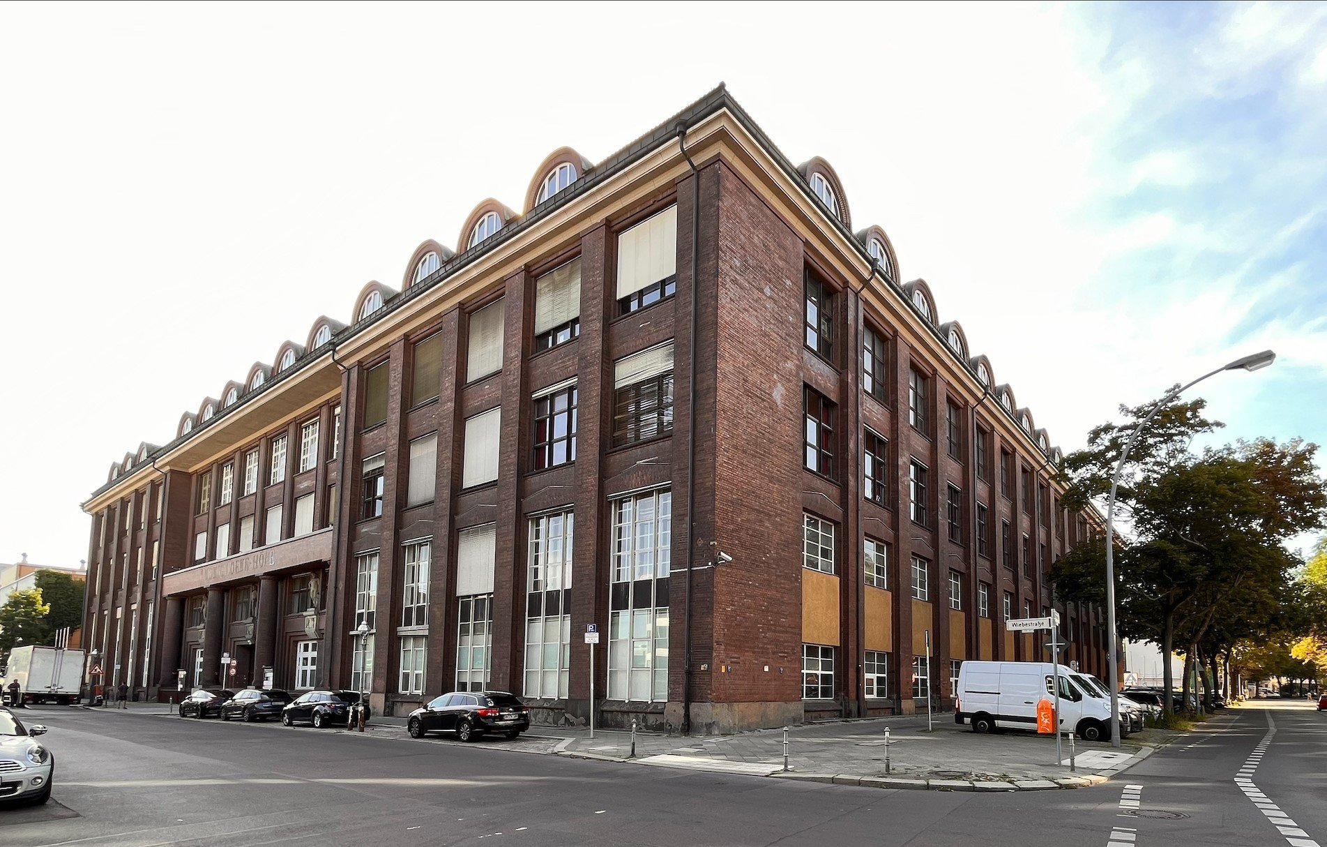 Mietvertragsverlängerung für 1.962 m² erfolgreich abgeschlossen / Lease prolongation for 1.962 m² successful completed